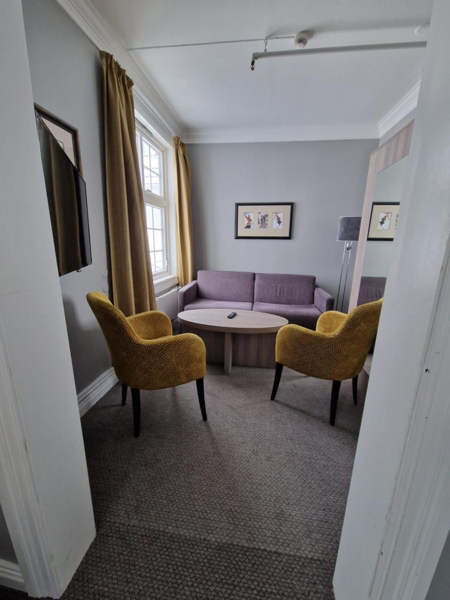 Dr. Holms Hotel ไยโล ภายนอก รูปภาพ
